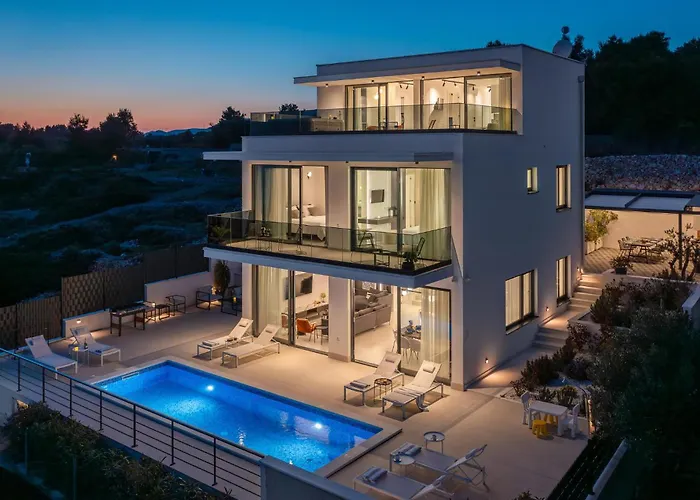 Nice Home In Okrug Gornji Tatil Evi *