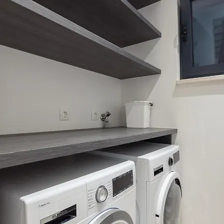 Nice Home In Okrug Gornji Ferienhaus