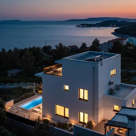 Nice Home In Okrug Gornji Ferienhaus Trogir