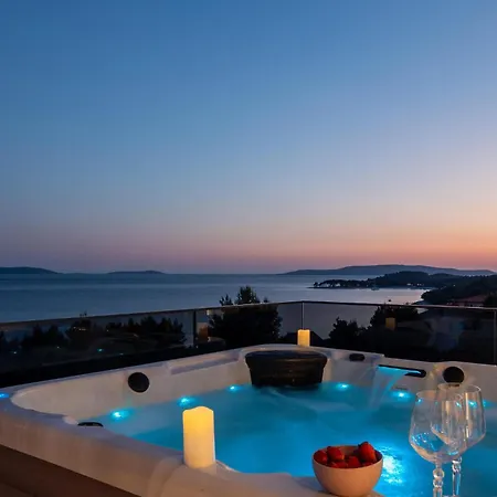 Dom wakacyjny Stunning Home In Okrug Gornji Trogir