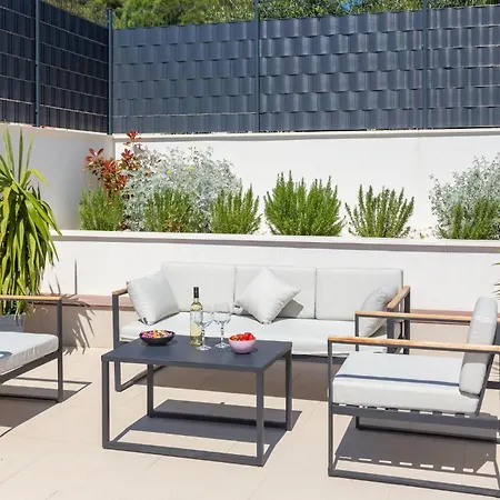 Ferienhaus Nice Home In Okrug Gornji