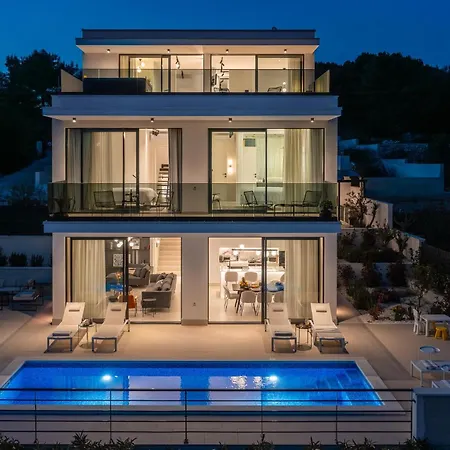 Nice Home In Okrug Gornji Hébergement de vacances Trogir