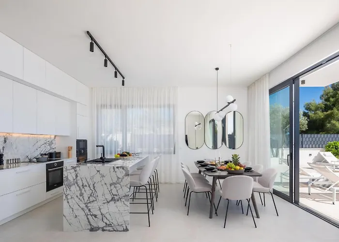 Nice Home In Okrug Gornji *