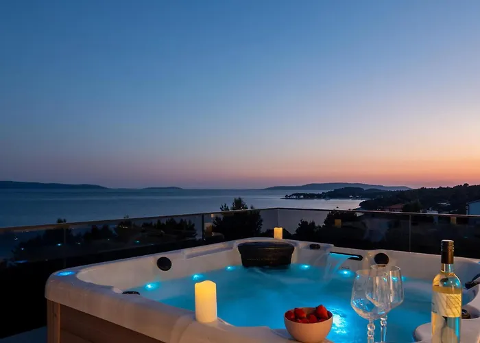 Hébergement de vacances Nice Home In Okrug Gornji Trogir