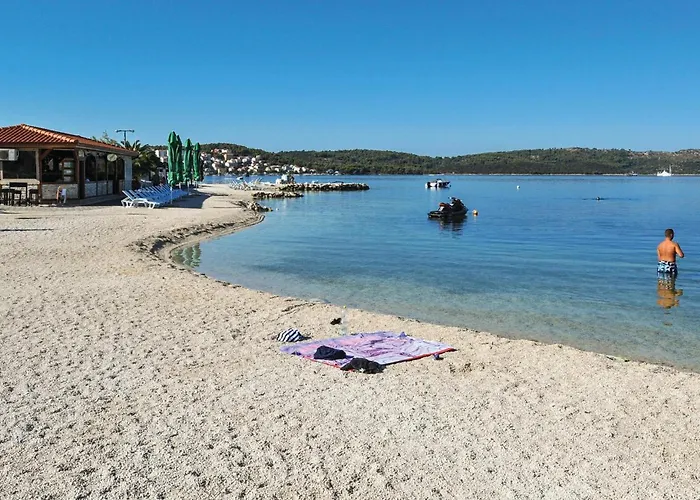 Hébergement de vacances Nice Home In Okrug Gornji Trogir