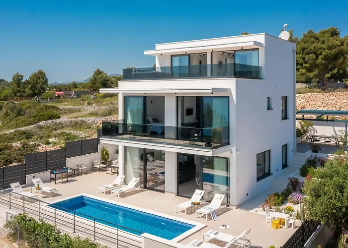 Nice Home In Okrug Gornji Trogir