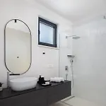 Stunning Home In Okrug Gornji Vikendica *