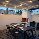 Stunning Home In Okrug Gornji