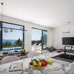 Vikendica Stunning Home In Okrug Gornji *