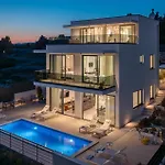 Stunning Home In Okrug Gornji Vikendica *